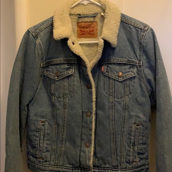 Levis women’s original Sherpa trucker - Picture 1 of 3